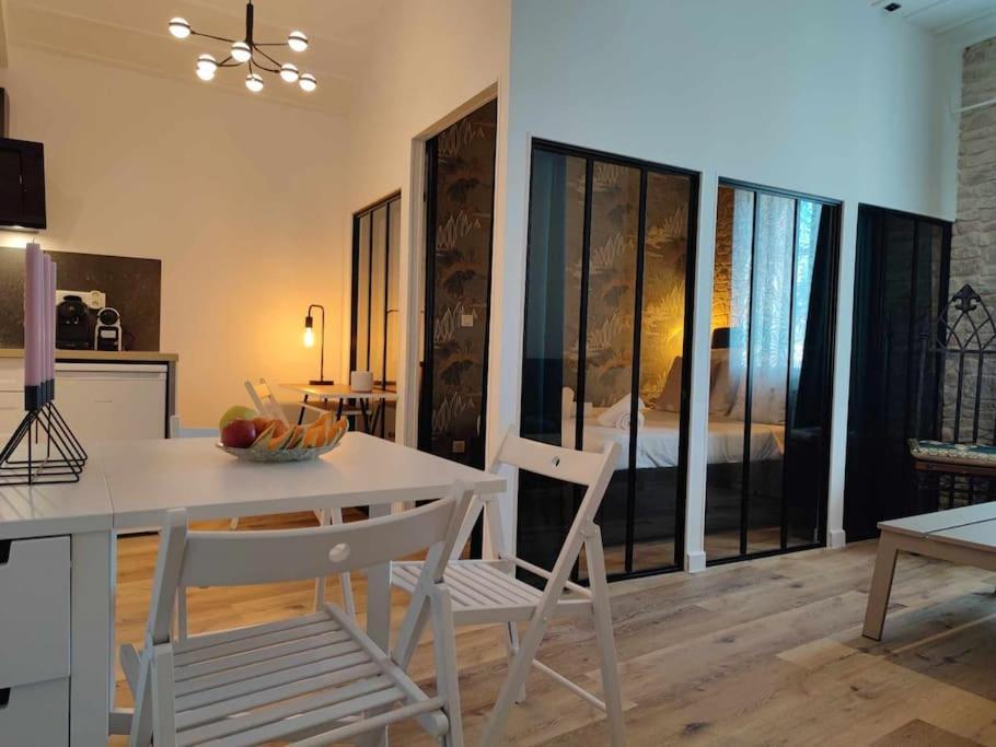 Apartamento La Demeure Du Chevalier D'Argent- Parking Gratuit Carcasona Exterior foto